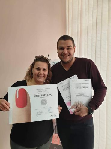 Дипломиране на курсисти по маникюр в Mony Nails Academy