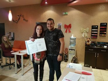 Дипломиране на курсисти по маникюр в Mony Nails Academy