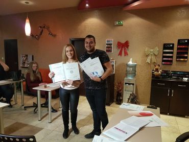 Дипломиране на курсисти по маникюр в Mony Nails Academy