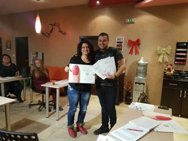 Дипломиране на курсисти по маникюр в Mony Nails Academy