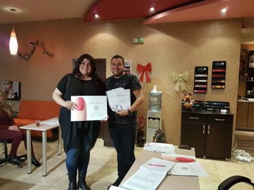 Дипломиране на курсисти по маникюр в Mony Nails Academy
